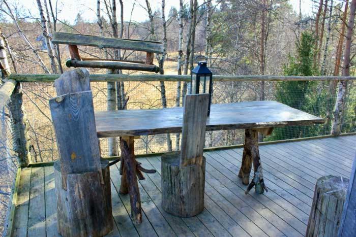 Tretopphytter Pa Grensen - Beverhytta Med Robat Og Gjeddefiske Halden Exterior photo
